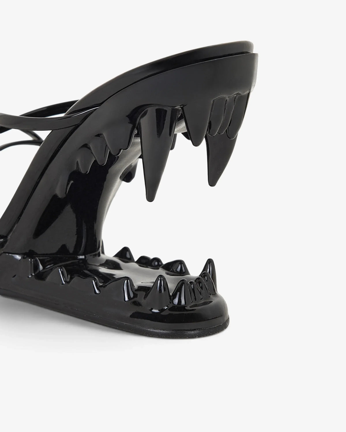 Mules à talon effet dents de requin, brides croisées, Ceres Studio