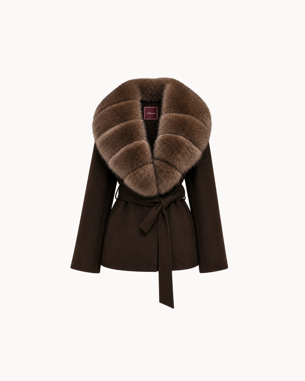 Manteau court col fourrure Mathilde Ceres Studio, photo produit sur fond blanc